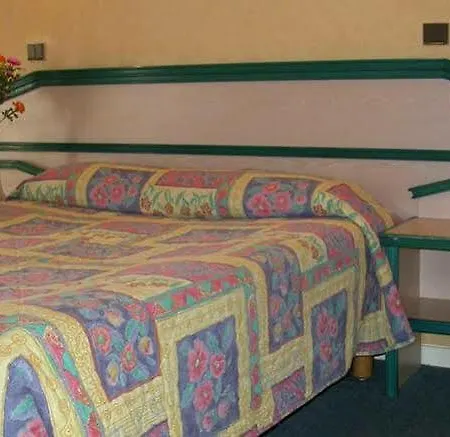 Hotel Ibis Styles Batignolles 3*