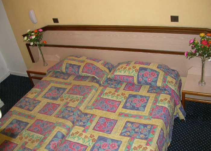 Ibis Styles Batignolles ホテル パリ