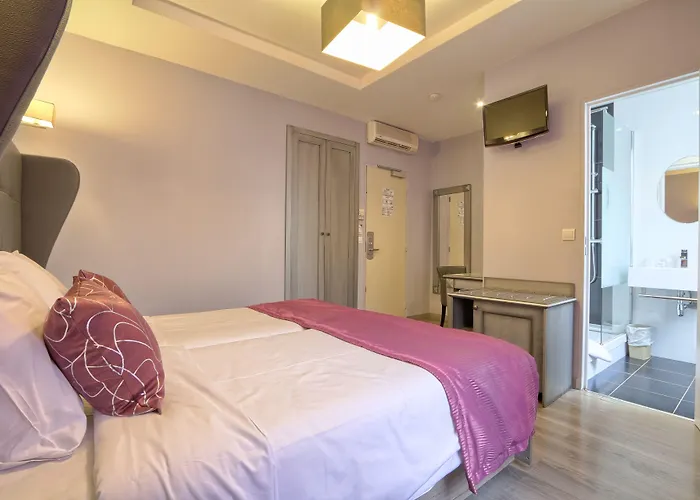 ホテル Ibis Styles Batignolles 3*