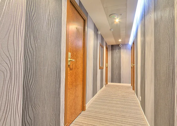 Ibis Styles Batignolles ホテル パリ