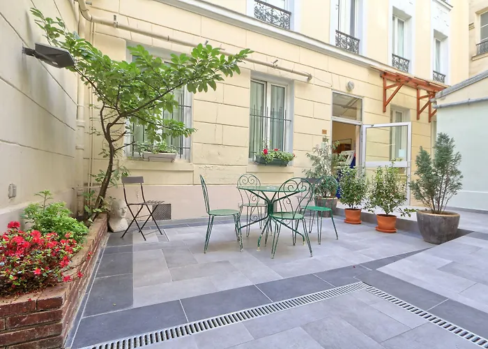 Ibis Styles Batignolles ホテル パリ